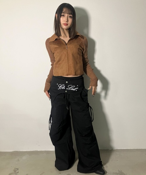 .KOM（ドットコム）の「A'GEM/9 × .kom 『.kom/ドットケーオーエム』Suede × Rib Contrast Zip-Up Top /スエード×リブ切り替えジップトップ（ニット/セーター・レディース・ブラウン/ブラック・FREE）」の17枚目の写真