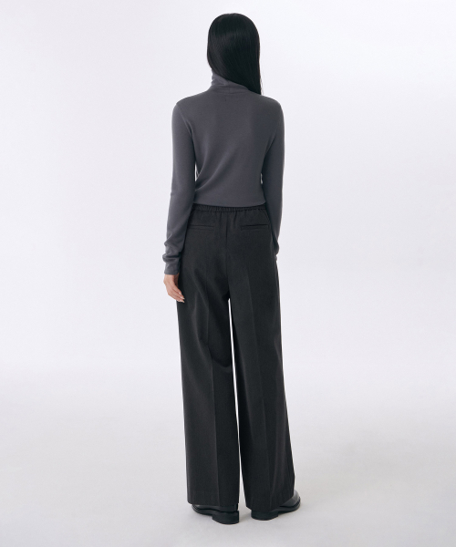 MUSINSA STANDARD WOMAN（ムシンサスタンダードウーマン）の「ウィメンズヘビーウェイト裏起毛ツーピンタックワイドバンディングスラックス[チャコールグレー]（スラックス・レディース・その他・34/32/30/31/25/26/27/28/29）」の2枚目の写真