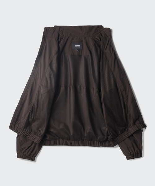 MUSINSA STANDARD（ムシンサスタンダード）の「オーバーサイズハイネックウィンドブレーカージャケット[ダークブラウン]（ナイロンジャケット・メンズ・その他・LARGE/X-LARGE/XX-LARGE/MEDIUM）」の6枚目の写真