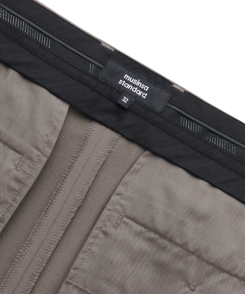 MUSINSA STANDARD(ムシンサスタンダード)の「セミワイドスリット隠しバンディングスラックス【ダスティベージュ】(スラックス・メンズ・その他・40/38/42/26/27/28/29/36/34/32/30/31/33)」の8枚目の写真