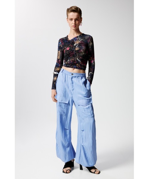 Desigual(デシグアル)の「グラフィティフローラル ギャザーブラウス(Tシャツ/カットソー・レディース・ブラック・S/M/L/XL)」の2枚目の写真