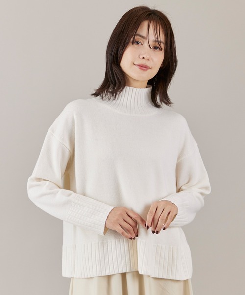 INED（イネド）の「ハイネックプルオーバーニット（ニット/セーター・レディース・チェリーピンク/チャコールグレー/オフホワイト/サックスブルー・9号/11号）」の2枚目の写真