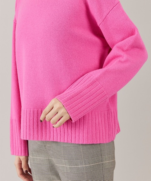 INED（イネド）の「ハイネックプルオーバーニット（ニット/セーター・レディース・チェリーピンク/チャコールグレー/オフホワイト/サックスブルー・9号/11号）」の20枚目の写真