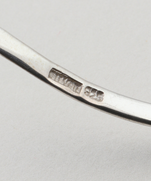 plage(プラージュ)の「ERICKA NICOLAS BEGAY / エリッカ ニコラス ビゲイ TRIANGLE チョーカー(ネックレス・レディース・シルバー・FREE)」の4枚目の写真