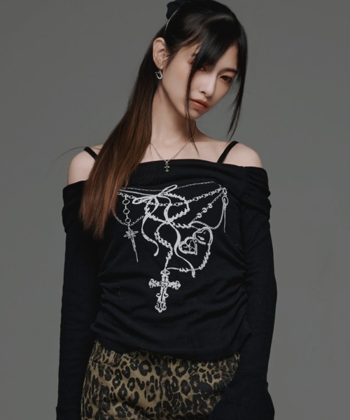 .KOM(ドットコム)の「『.KOM/ドットケーオーエム』デザインロングスリーブ【GC】(Tシャツ/カットソー・レディース・ブラック/ホワイト・FREE)」の1枚目の写真