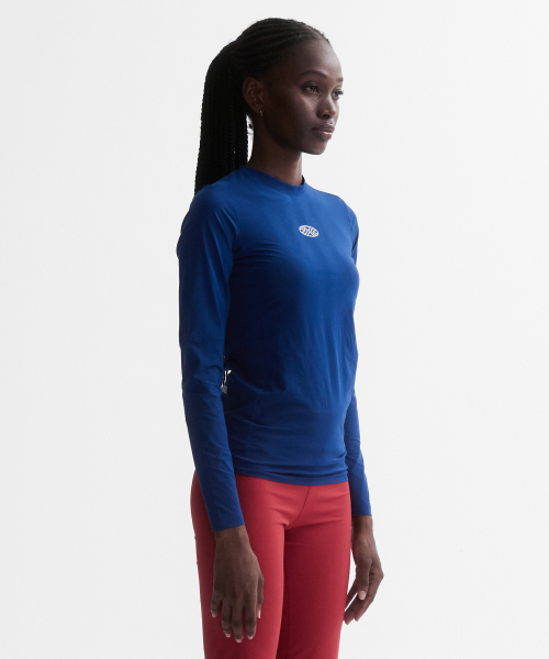 MENASOO(ミナス)の「VENODE Small Track Logo Active Long Tshirts_Blue (Tight Fit)(Tシャツ/カットソー・レディース・ブルー・1/2)」の2枚目の写真