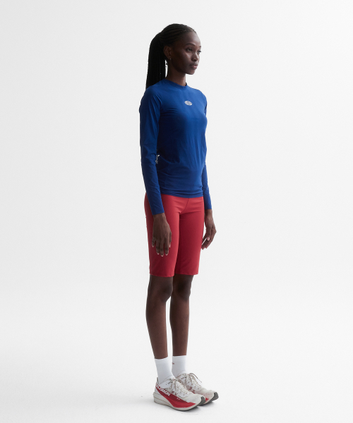 MENASOO(ミナス)の「VENODE Small Track Logo Active Long Tshirts_Blue (Tight Fit)(Tシャツ/カットソー・レディース・ブルー・1/2)」の6枚目の写真