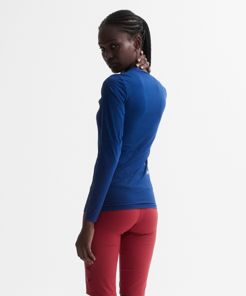 MENASOO(ミナス)の「VENODE Small Track Logo Active Long Tshirts_Blue (Tight Fit)(Tシャツ/カットソー・レディース・ブルー・1/2)」の9枚目の写真