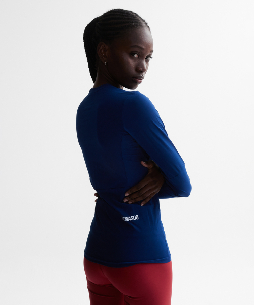MENASOO(ミナス)の「VENODE Small Track Logo Active Long Tshirts_Blue (Tight Fit)(Tシャツ/カットソー・レディース・ブルー・1/2)」の10枚目の写真