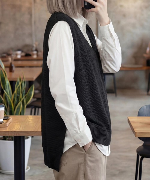 cammie(キャミー)の「ニットベスト(ベスト・レディース・ダークグレー/ダークブラウン/アイボリー/ブラック・F)」の15枚目の写真