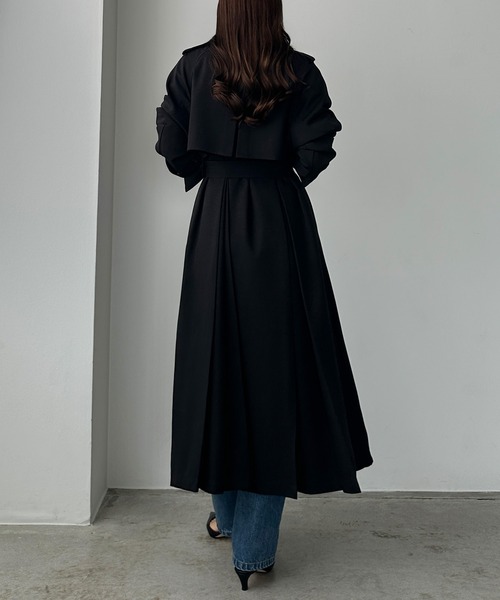 Louere(ルエレ)の「薄手タックフレアトレンチコート(温暖時用)(トレンチコート・レディース・チャコール/アイボリー/グレイッシュベージュ/ブラック・SMALL/MEDIUM/LARGE/X-LARGE)」の22枚目の写真