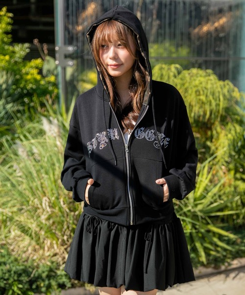 セール】《裏地柄フード×キラキラロゴ》ショート丈ジップパーカー