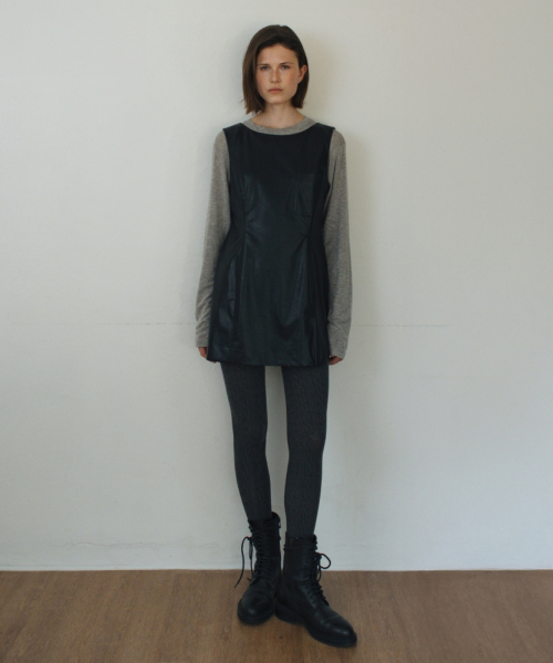 UNNOUT(アナウト)の「VEGAN LEATHER BABY DOLL DRESS BLACK(ワンピース・レディース・その他・SMALL/MEDIUM)」の1枚目の写真
