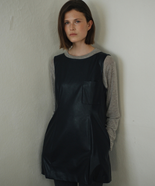 UNNOUT(アナウト)の「VEGAN LEATHER BABY DOLL DRESS BLACK(ワンピース・レディース・その他・SMALL/MEDIUM)」の2枚目の写真