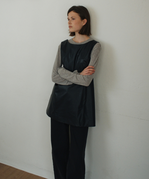 UNNOUT(アナウト)の「VEGAN LEATHER BABY DOLL DRESS BLACK(ワンピース・レディース・その他・SMALL/MEDIUM)」の3枚目の写真