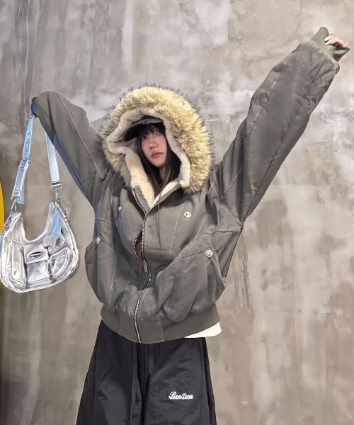 LAC-VERT（ラック・ヴェール）の「フード付きステッチボアブルゾン（ブルゾン・レディース・ブラック/カーキ・MEDIUM/SMALL）」の6枚目の写真