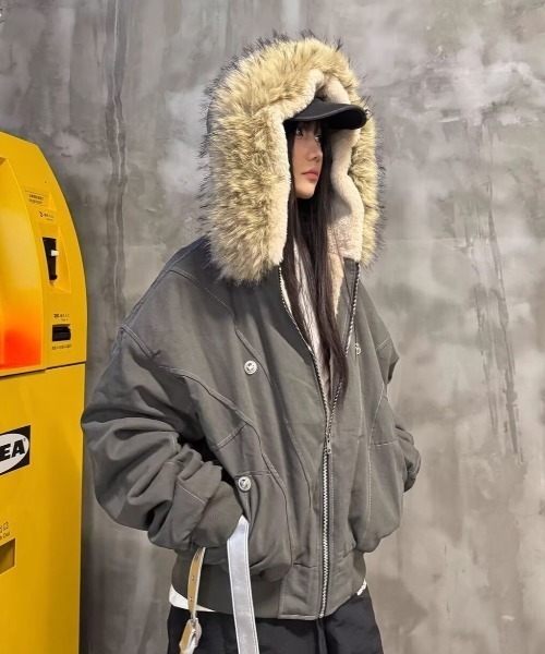 LAC-VERT（ラック・ヴェール）の「フード付きステッチボアブルゾン（ブルゾン・レディース・ブラック/カーキ・MEDIUM/SMALL）」の7枚目の写真