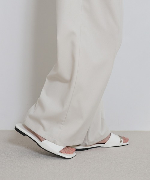 select MOCA(セレクトモカ)の「スクエアトゥリングフラットトングサンダル(サンダル・レディース・ブラウン/ブラック/アイボリー・LARGE/MEDIUM/SMALL)」の13枚目の写真