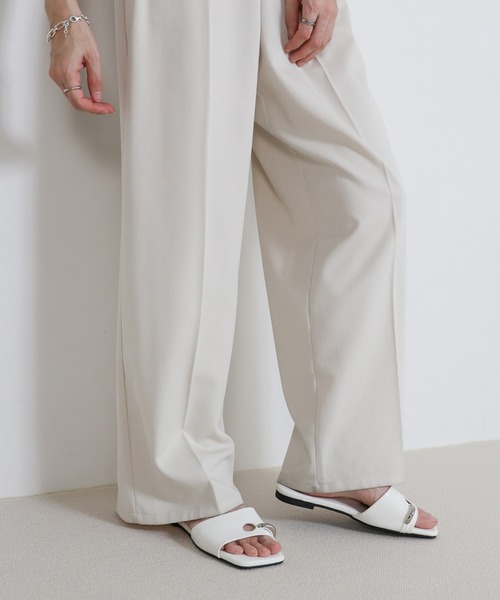 select MOCA(セレクトモカ)の「スクエアトゥリングフラットトングサンダル(サンダル・レディース・ブラウン/ブラック/アイボリー・LARGE/MEDIUM/SMALL)」の11枚目の写真