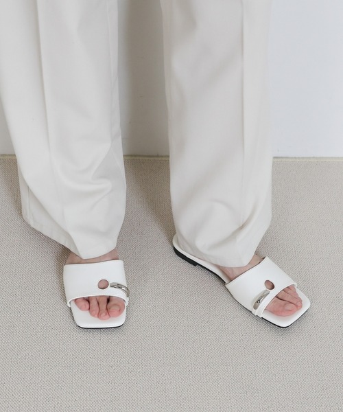select MOCA(セレクトモカ)の「スクエアトゥリングフラットトングサンダル(サンダル・レディース・ブラウン/ブラック/アイボリー・LARGE/MEDIUM/SMALL)」の9枚目の写真