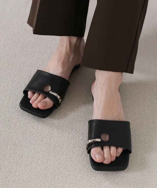 select MOCA(セレクトモカ)の「スクエアトゥリングフラットトングサンダル(サンダル・レディース・ブラウン/ブラック/アイボリー・LARGE/MEDIUM/SMALL)」の16枚目の写真