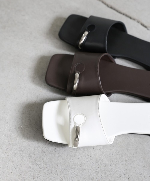 select MOCA(セレクトモカ)の「スクエアトゥリングフラットトングサンダル(サンダル・レディース・ブラウン/ブラック/アイボリー・LARGE/MEDIUM/SMALL)」の15枚目の写真