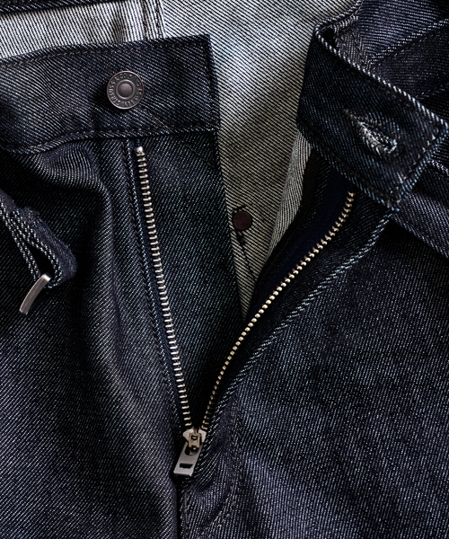 417 EDIFICE（フォーワンセブンエディフィス）の「追加 LEVI’S(R)/リーバイス(R) 別注 TWISTED BELTED デニムパンツ L30（デニムパンツ・メンズ・ネイビー・28/30/32/34/36）」の2枚目の写真