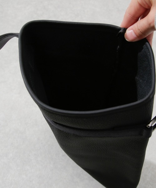 ITTI（イッチ）の「ITTI/別注 ANNIE RICE BAG iii（ハンドバッグ・メンズ・ブラック・FREE）」の6枚目の写真