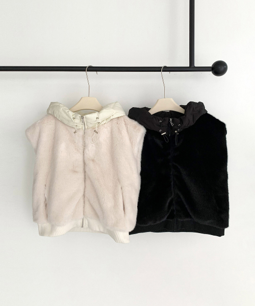 VASCARA(バスカラ)の「Hoodie Fake Fur Zip-Up Vest (2colors)(ベスト・レディース・ブラック・FREE)」の4枚目の写真
