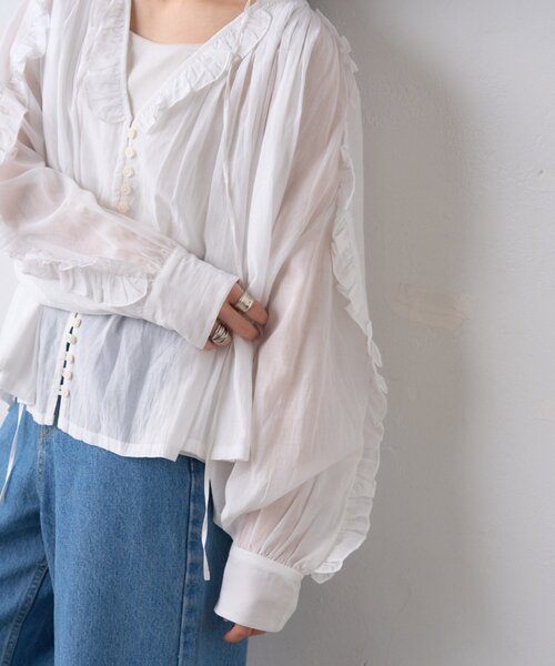 WILLOW（ウィロー）の「【willow】シアーフリルボリュームブラウス（シャツ/ブラウス・レディース・ホワイト・ONE SIZE）」の2枚目の写真