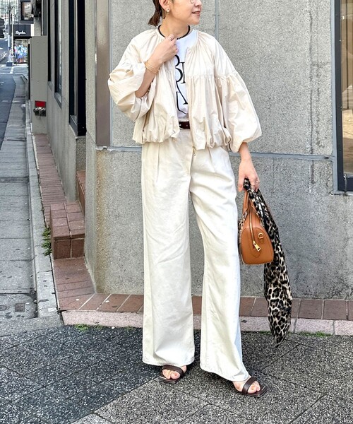 NOLLEY’S（ノーリーズ）の「ウォッシャブル撥水ポケッタブルボリュームブルゾン（ブルゾン・レディース・オフホワイト/ベージュ/ネイビー・38）」の5枚目の写真