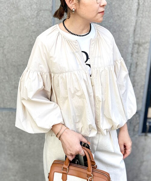 NOLLEY’S（ノーリーズ）の「ウォッシャブル撥水ポケッタブルボリュームブルゾン（ブルゾン・レディース・オフホワイト/ベージュ/ネイビー・38）」の7枚目の写真