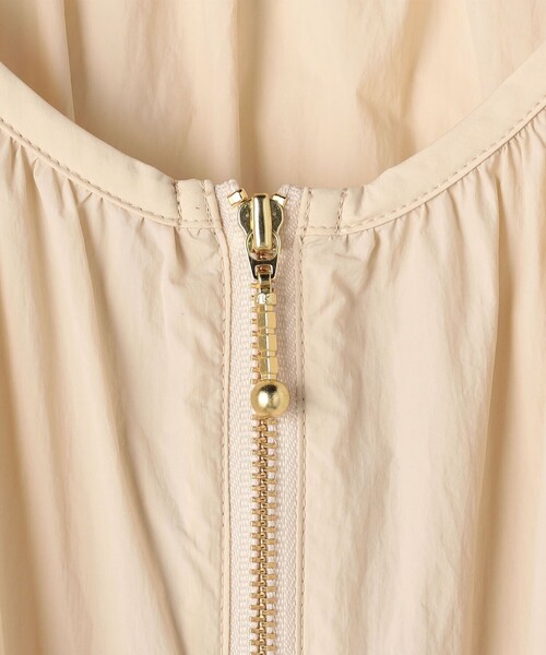 NOLLEY’S（ノーリーズ）の「ウォッシャブル撥水ポケッタブルボリュームブルゾン（ブルゾン・レディース・オフホワイト/ベージュ/ネイビー・38）」の16枚目の写真