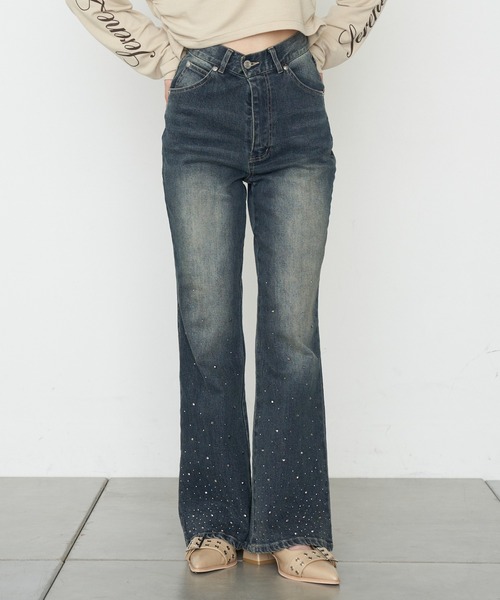 RAY CASSIN(レイカズン)の「【2サイズ展開】ラインストーンフレアデニムパンツ(デニムパンツ・レディース・ブルー/ブラック/スカイブルー・S/M)」の3枚目の写真