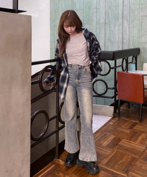 RAY CASSIN(レイカズン)の「【2サイズ展開】ラインストーンフレアデニムパンツ(デニムパンツ・レディース・ブルー/ブラック/スカイブルー・S/M)」の13枚目の写真