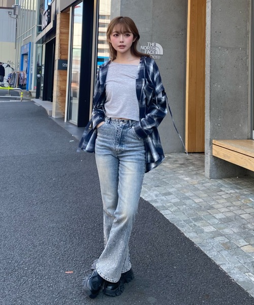 RAY CASSIN(レイカズン)の「【2サイズ展開】ラインストーンフレアデニムパンツ(デニムパンツ・レディース・ブルー/ブラック/スカイブルー・S/M)」の17枚目の写真