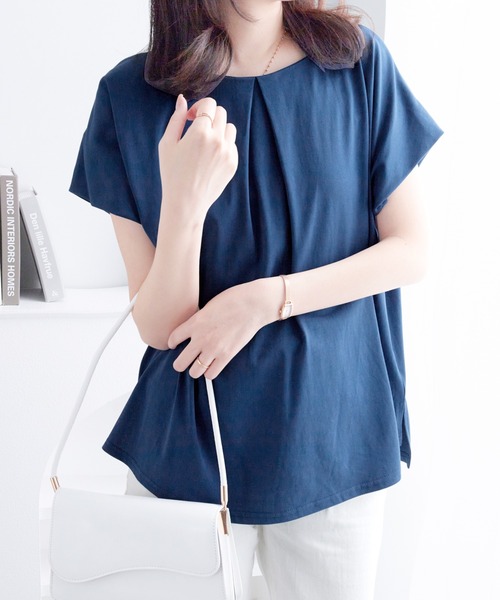 alotta(アロッタ)の「ひんやりタックデザインTシャツ(Tシャツ/カットソー・レディース・ブラック/グレイッシュベージュ/ライラック/ブルー/ホワイト/ネイビー・M/L/LL)」の6枚目の写真