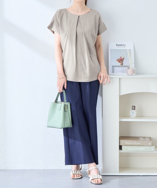 alotta(アロッタ)の「ひんやりタックデザインTシャツ(Tシャツ/カットソー・レディース・ブラック/グレイッシュベージュ/ライラック/ブルー/ホワイト/ネイビー・M/L/LL)」の13枚目の写真