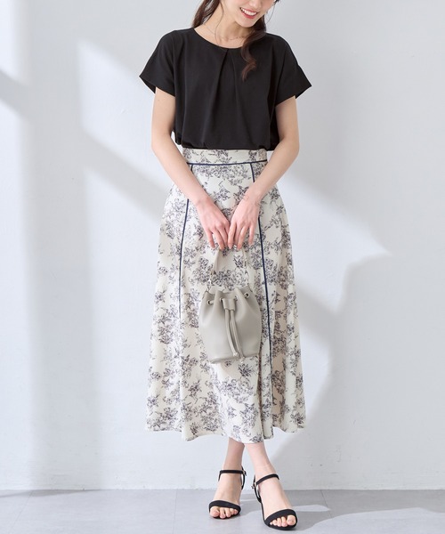 alotta(アロッタ)の「ひんやりタックデザインTシャツ(Tシャツ/カットソー・レディース・ブラック/グレイッシュベージュ/ライラック/ブルー/ホワイト/ネイビー・M/L/LL)」の10枚目の写真