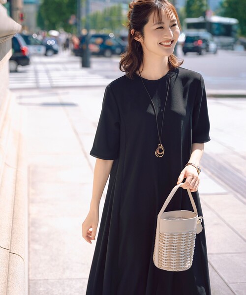 23区(ニジュウサンク)の「ストレッチジョーゼット フレアワンピース(ワンピース・レディース・ダークブラウン系/ネイビー系/ブラック系・38)」の8枚目の写真