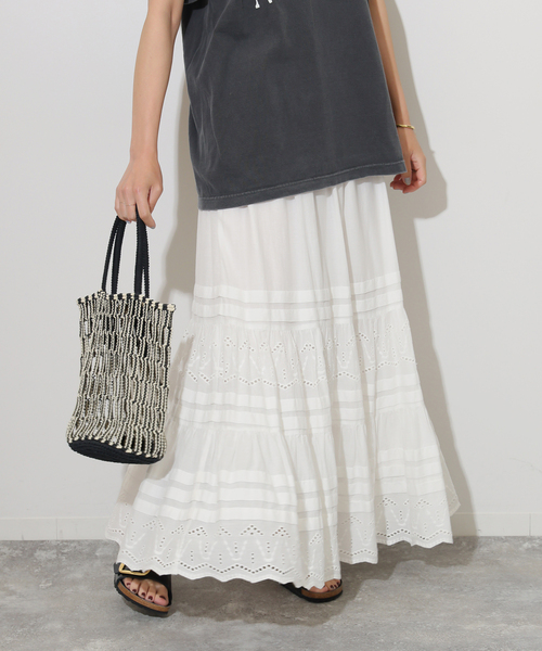 JOURNAL STANDARD relume（ジャーナルスタンダード　レリューム）の「《WEB限定追加2》コットンボイルタック刺繍ロングスカート（スカート・レディース・ホワイト/ブラック・FREE）」の3枚目の写真