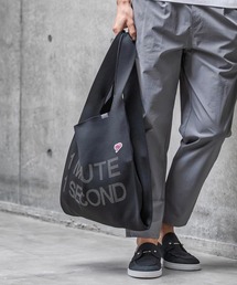 1minute 1second（ワンミニットワンセカンド）の「mko13400-1MINUTE 1SECOND logo knit bag with heart patch ニットバッグ(1M26N330)（トートバッグ）」