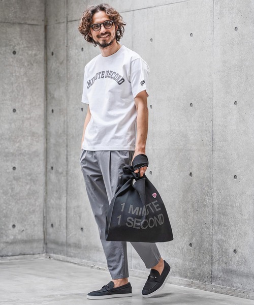 1minute 1second（ワンミニットワンセカンド）の「mko13400-1MINUTE 1SECOND logo knit bag with heart patch ニットバッグ(1M26N330)（トートバッグ・メンズ・ブラック×ホワイト/ブラック×ブルー/ブラック×ピンク・FREE）」の13枚目の写真