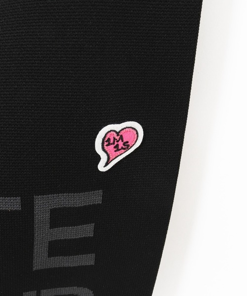 1minute 1second（ワンミニットワンセカンド）の「mko13400-1MINUTE 1SECOND logo knit bag with heart patch ニットバッグ(1M26N330)（トートバッグ・メンズ・ブラック×ホワイト/ブラック×ブルー/ブラック×ピンク・FREE）」の19枚目の写真