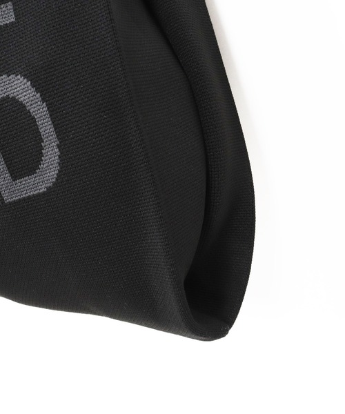 1minute 1second（ワンミニットワンセカンド）の「mko13400-1MINUTE 1SECOND logo knit bag with heart patch ニットバッグ(1M26N330)（トートバッグ・メンズ・ブラック×ホワイト/ブラック×ブルー/ブラック×ピンク・FREE）」の20枚目の写真