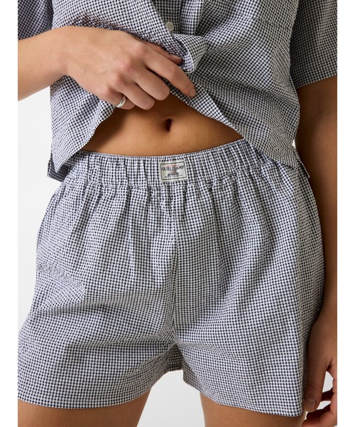 GUESS JEANS(ゲスジーンズ)の「GUESS JEANS Boxer Short ショートパンツ(その他パンツ・レディース・ホワイト×ブラック・X-SMALL/SMALL/MEDIUM)」の3枚目の写真