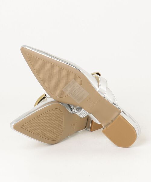 BARNSsohostreet(バーンズソーホーストリート)の「EVOL イーボル ゴールドモチーフフラットミュール クッション入り IY5706(サンダル・レディース・シルバー/アイボリー/ブラック・LL/L/S)」の5枚目の写真