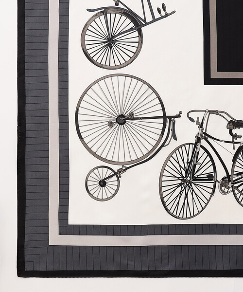 COMME CA（コムサ）の「自転車柄 スカーフ（ストール/ショール・レディース・チャコール/グリーン系その他/サックスブルー・FREE）」の6枚目の写真