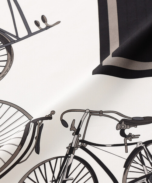 COMME CA（コムサ）の「自転車柄 スカーフ（ストール/ショール・レディース・チャコール/グリーン系その他/サックスブルー・FREE）」の7枚目の写真