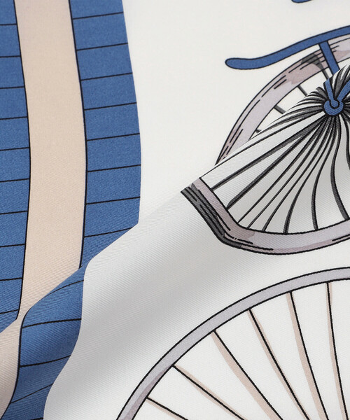 COMME CA（コムサ）の「自転車柄 スカーフ（ストール/ショール・レディース・チャコール/グリーン系その他/サックスブルー・FREE）」の9枚目の写真